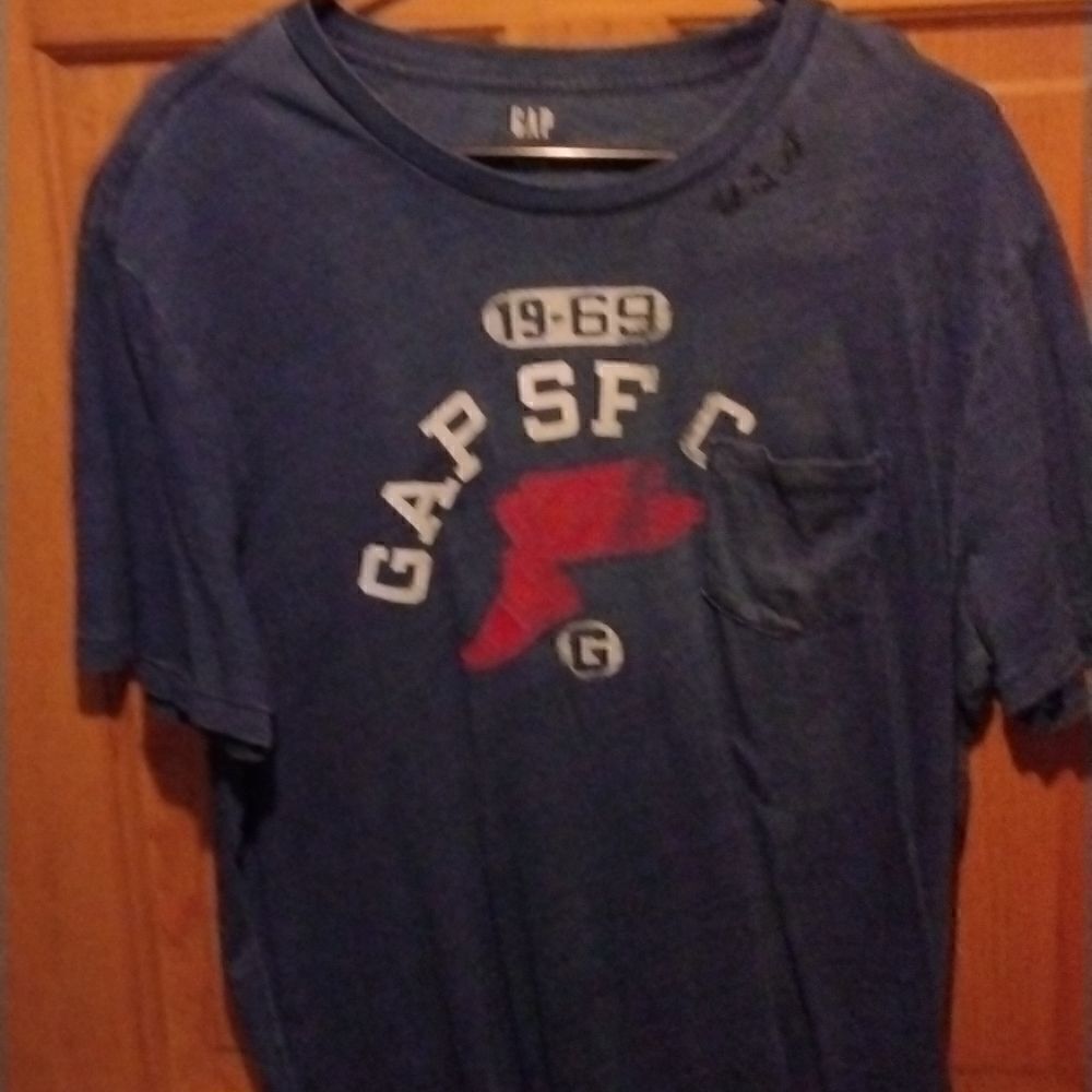 GAP Tee - Picture 2 of 2